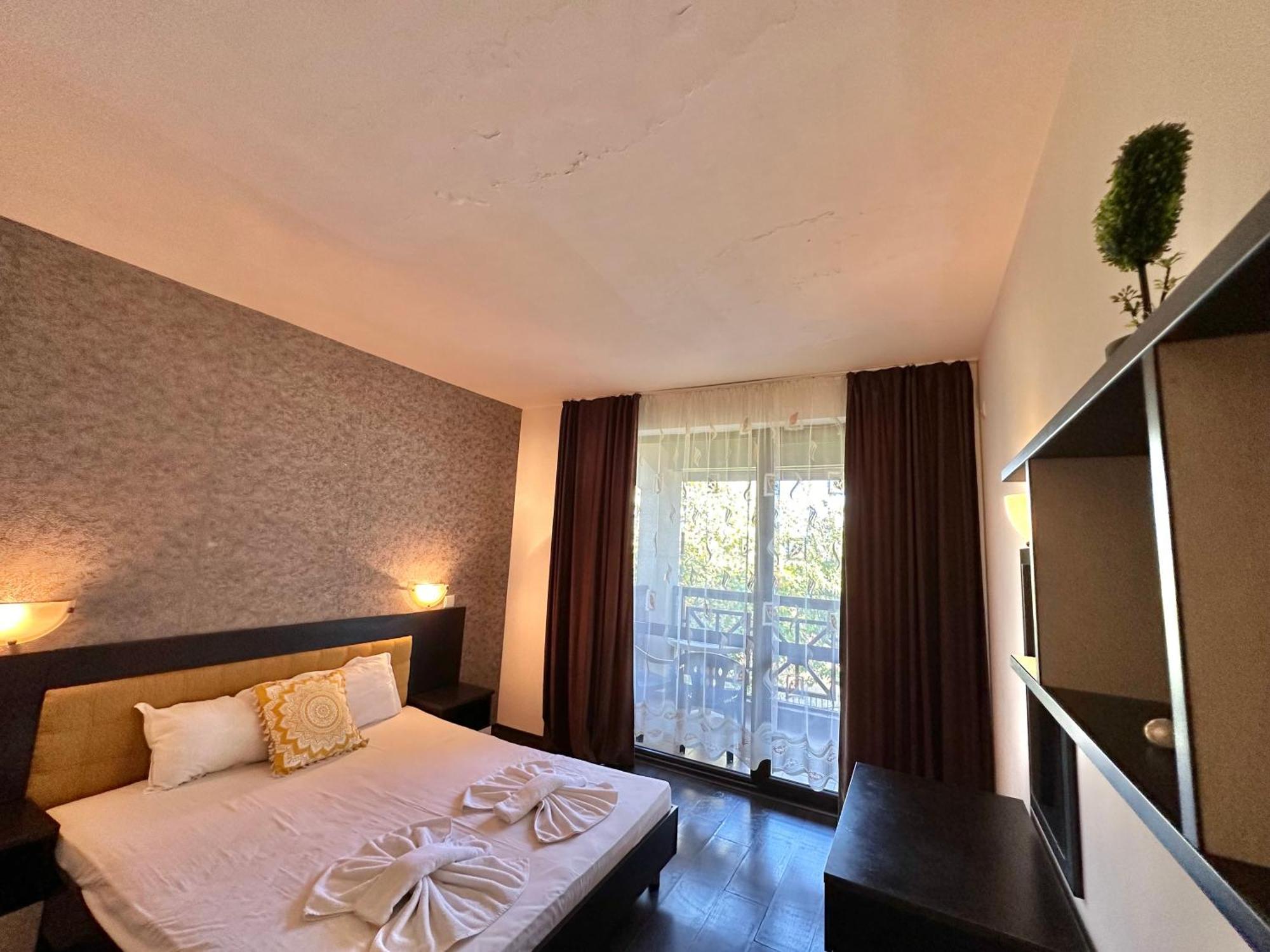 Menada Imperial Heights Villas Sunny Beach Exterior photo